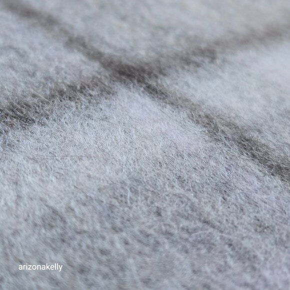 100% Cashmere Fringe Scarf Lavender and Grey Plaid Louisa Perini - Picture 6 of 10